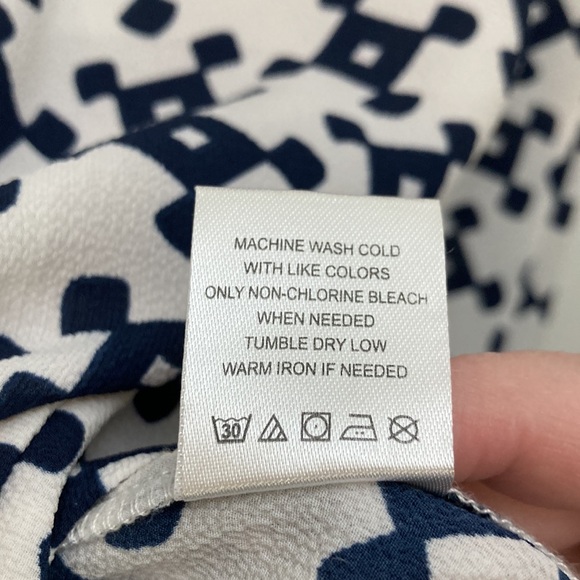 41 Hawthorn Popover V-neck Short Sleeve Blouse White and Navy Size M - Picture 7 of 8